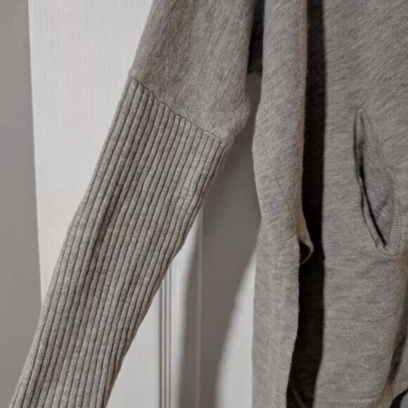 Aritzia Babaton | Baylor Sweater in light grey - Picture 9 of 13